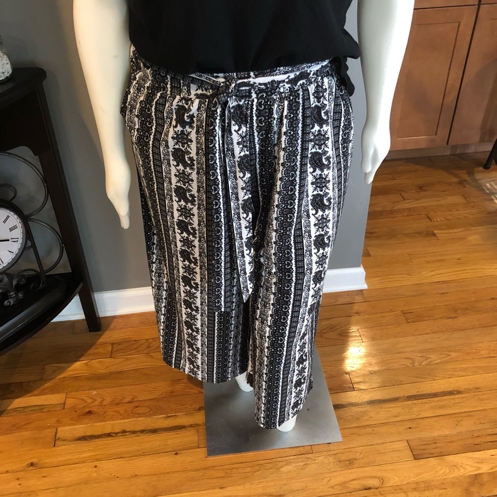 Soft wide leg cropped pants